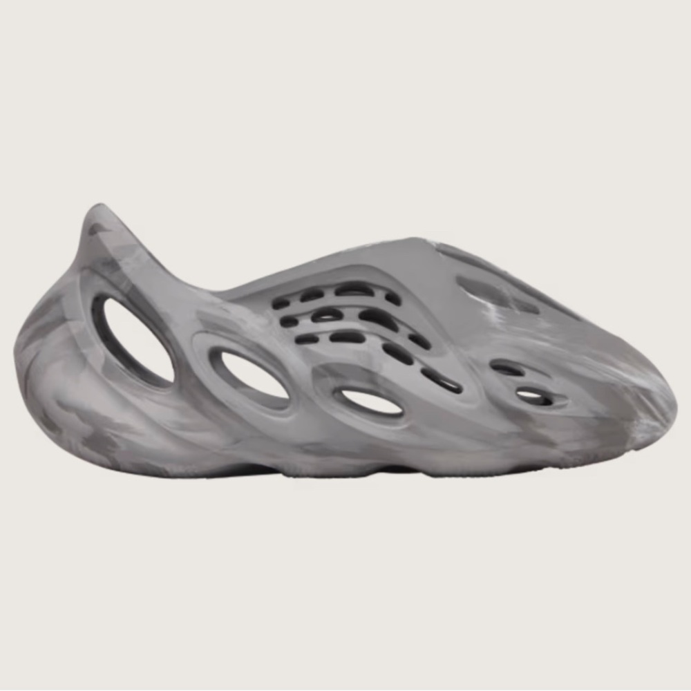 YZY FOAM RNR Size 13